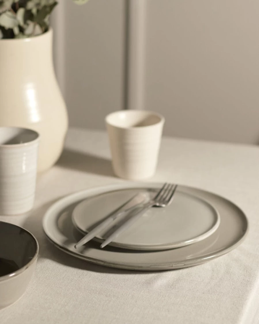 Robert Gordon Canvas Side Plate - Handcrafted Ceramic Saltbush Design for Modern Dining